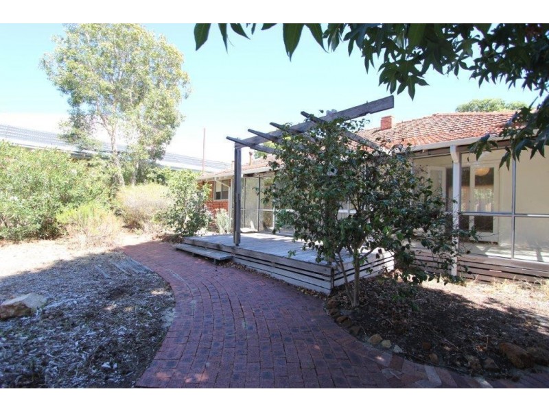 4 Ruth Street, Como WA 6152