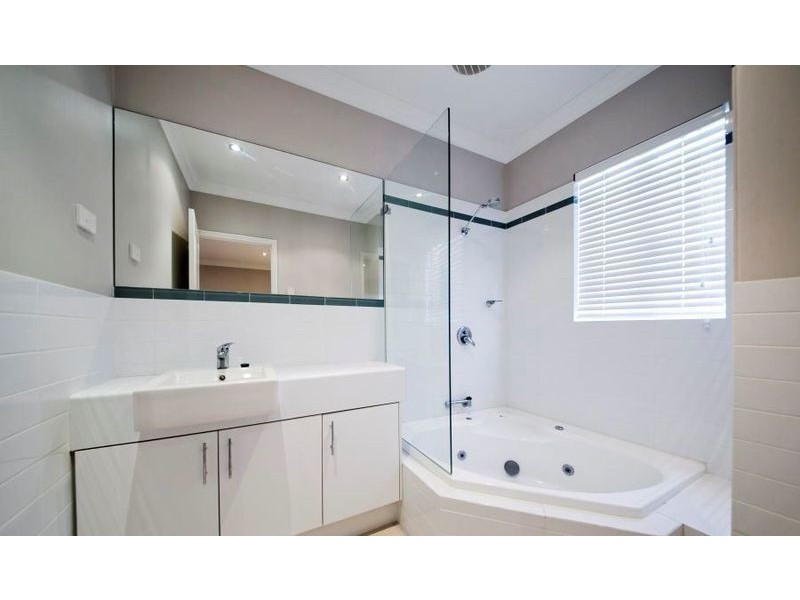 1/2 Knave Lane, Innaloo WA 6018