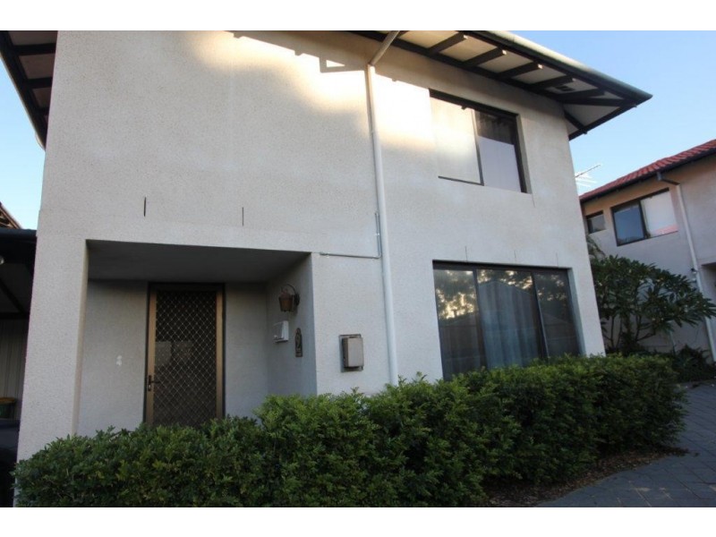 2/4 Lawrence Street, Como WA 6152