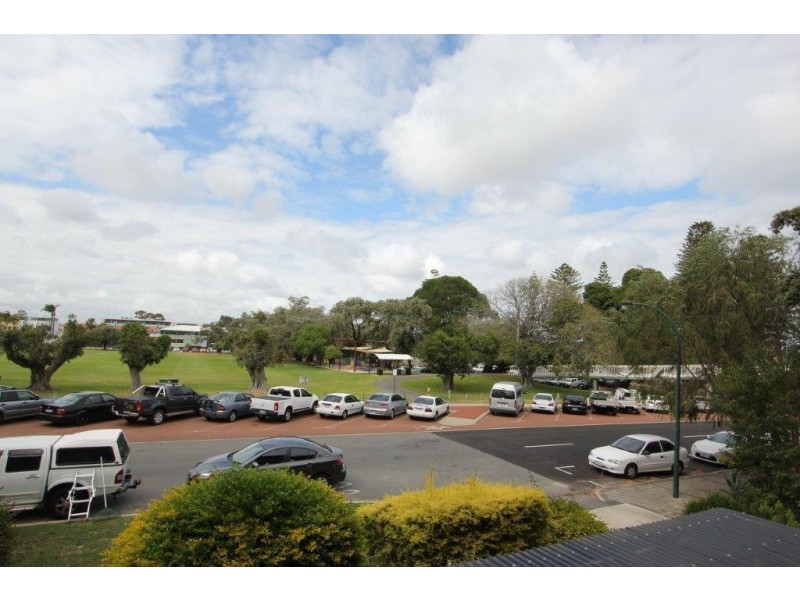 13/4 Comer Street, Como WA 6152