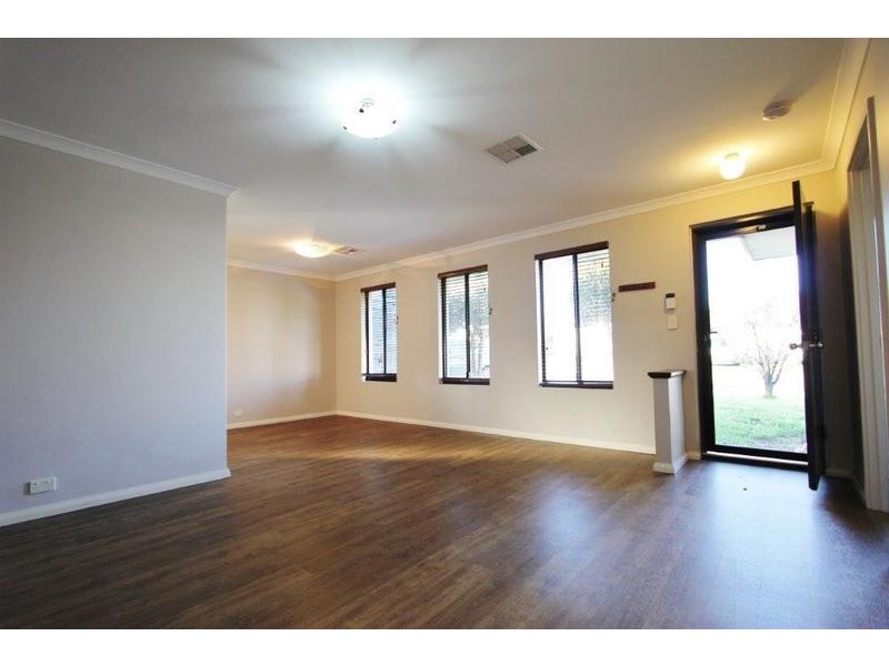 24 Leichhardt Crossing, Hammond Park WA 6164