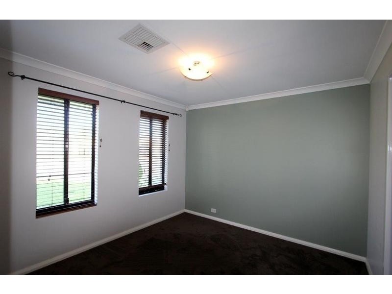 24 Leichhardt Crossing, Hammond Park WA 6164