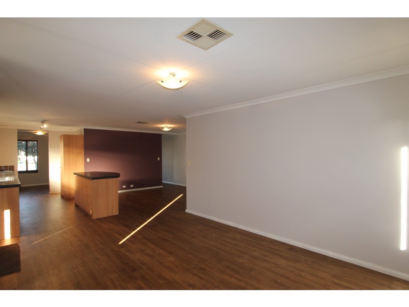 24 Leichhardt Crossing, Hammond Park WA 6164