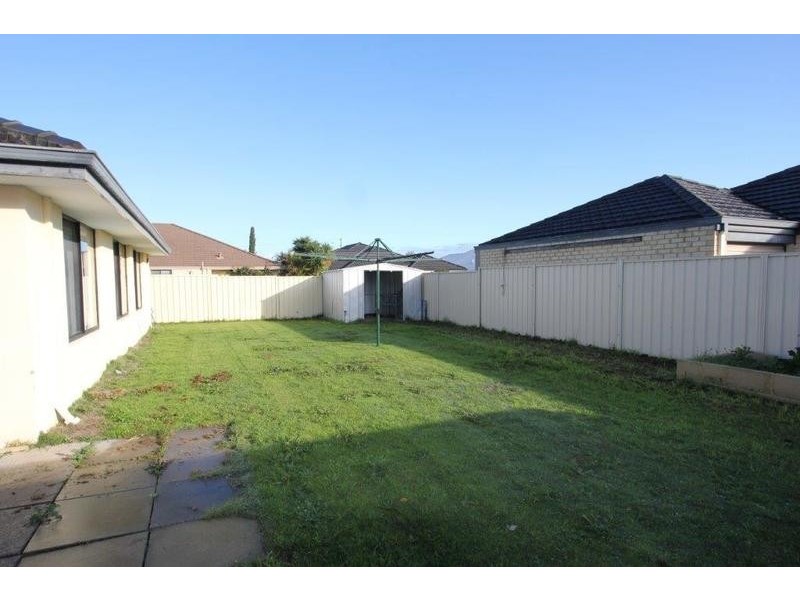 24 Leichhardt Crossing, Hammond Park WA 6164