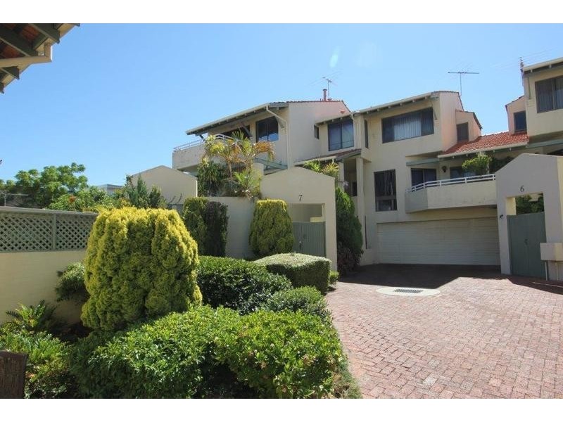 8/8 Robert Street, Como WA 6152