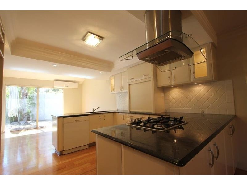 8/8 Robert Street, Como WA 6152