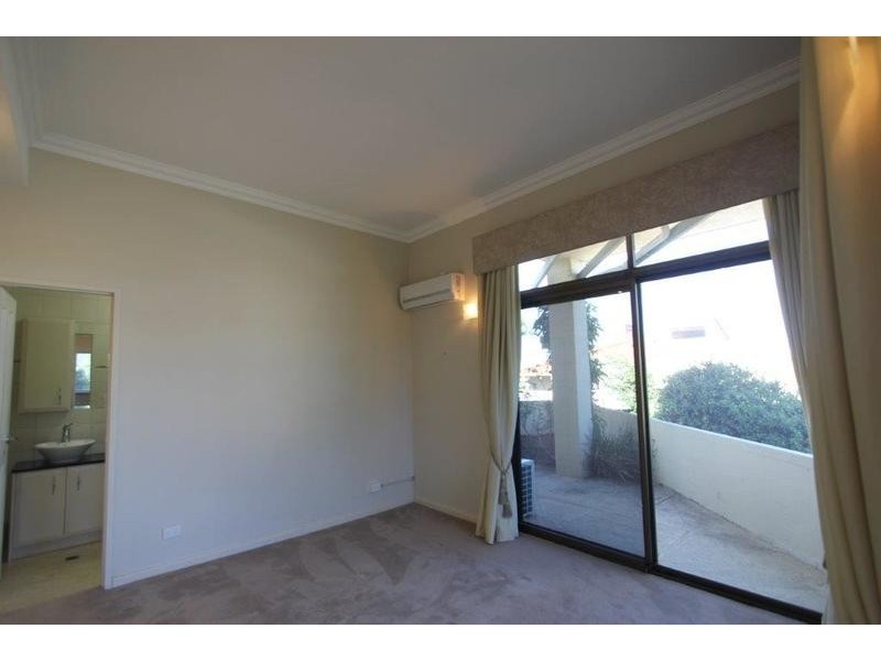 8/8 Robert Street, Como WA 6152