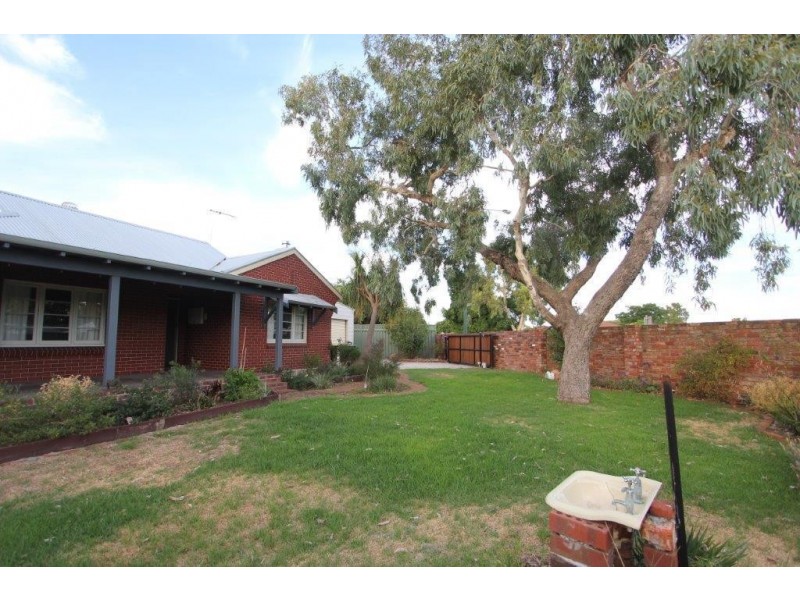 423 Berwick Street, St James WA 6102