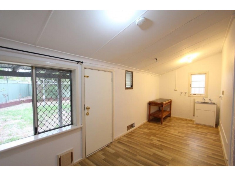 423 Berwick Street, St James WA 6102