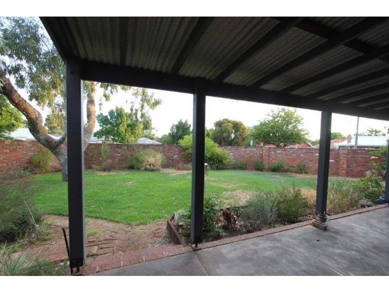 423 Berwick Street, St James WA 6102