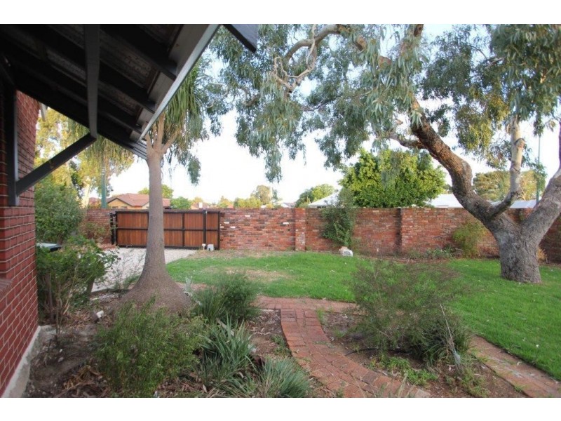 423 Berwick Street, St James WA 6102