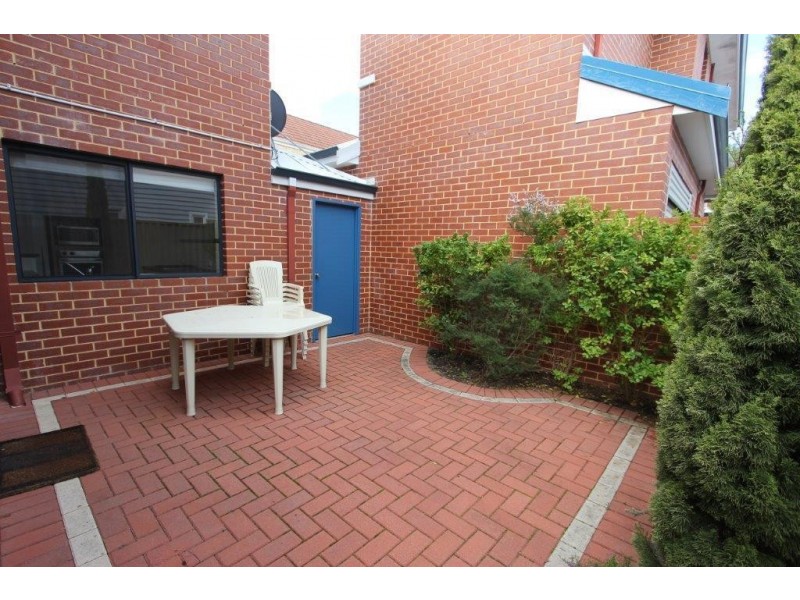 2/20 First Avenue, Kensington WA 6151