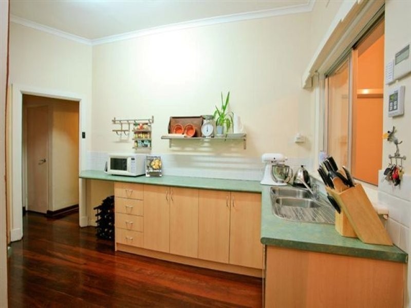 7 Salisbury Street, St James WA 6102