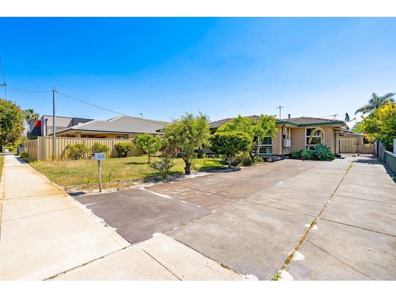 123 Gabriel Street, Cloverdale WA 6105