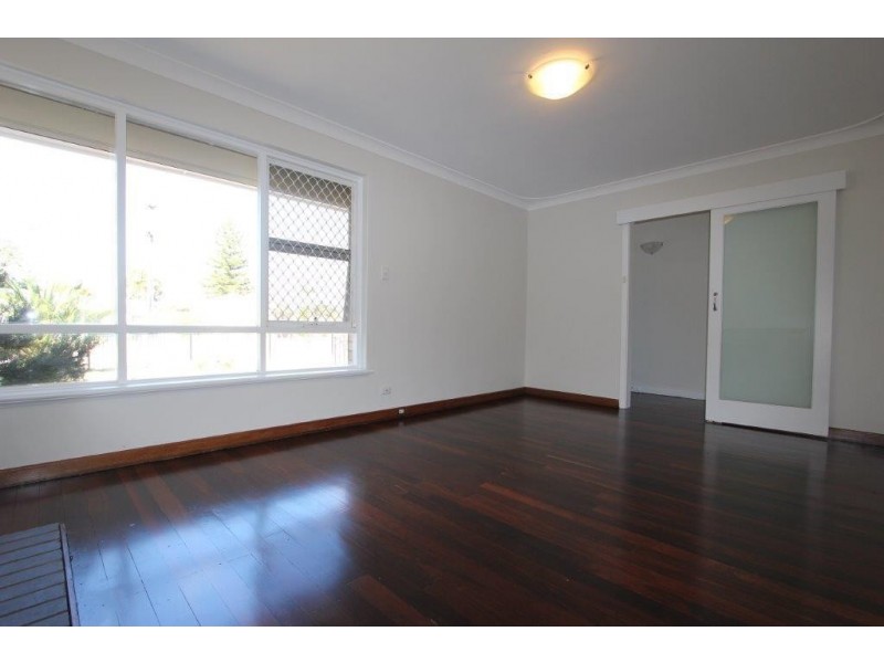 190 Fisher Street, Cloverdale WA 6105