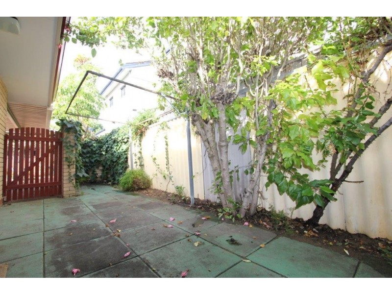 2/74 Robert Street, Como WA 6152
