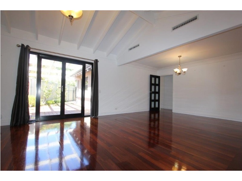 5 Cheyne Walk, Applecross WA 6153