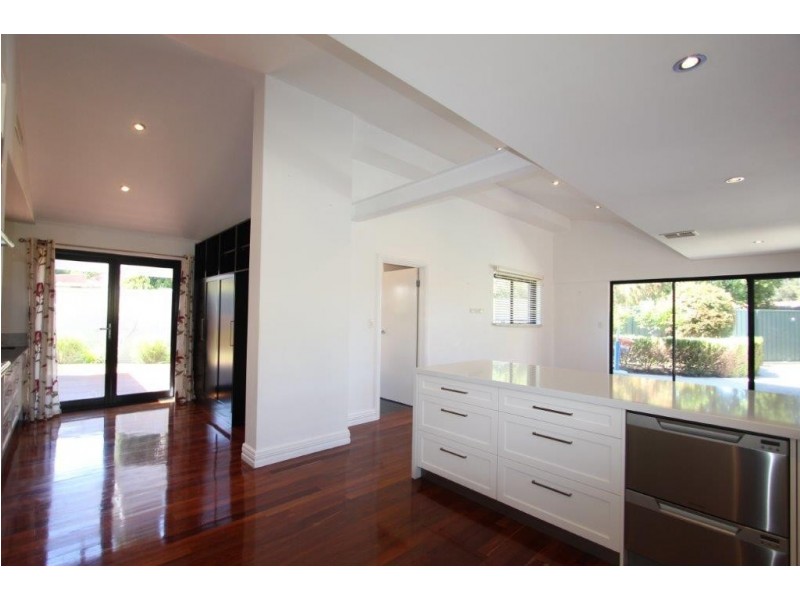 5 Cheyne Walk, Applecross WA 6153