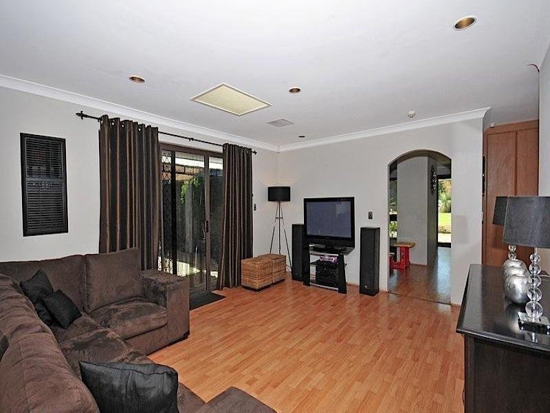 12 Angle Place, Mullaloo WA 6027