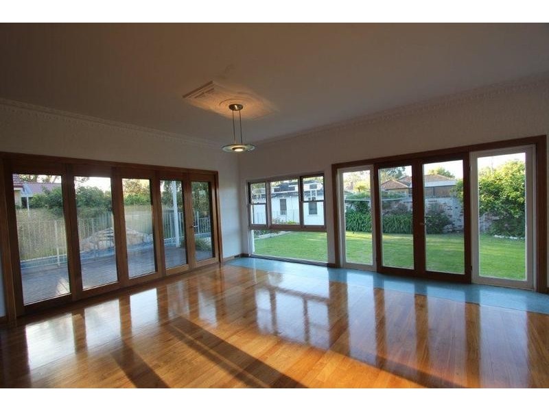 22 Hobbs Avenue, Como WA 6152