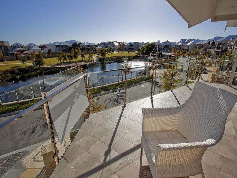 8 Oahu Gardens, Hillarys WA 6025