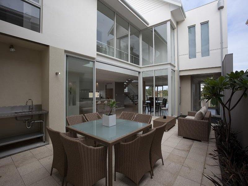 8 Oahu Gardens, Hillarys WA 6025