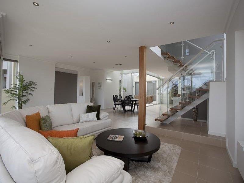 8 Oahu Gardens, Hillarys WA 6025