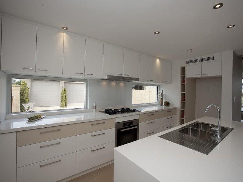 8 Oahu Gardens, Hillarys WA 6025