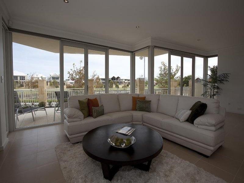 8 Oahu Gardens, Hillarys WA 6025