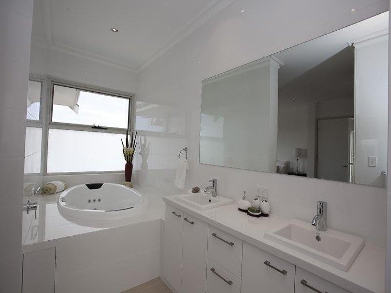 8 Oahu Gardens, Hillarys WA 6025