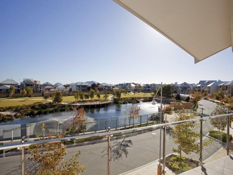 8 Oahu Gardens, Hillarys WA 6025