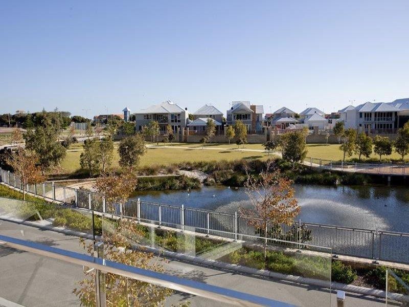 8 Oahu Gardens, Hillarys WA 6025