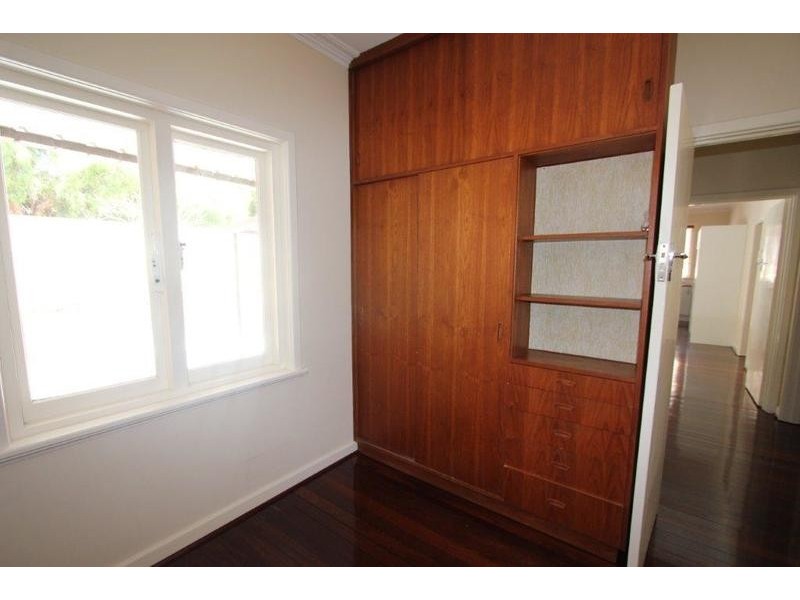 52 Coleman Crescent, Melville WA 6156