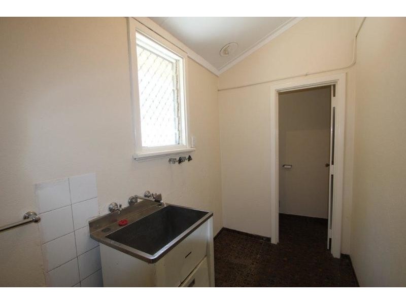 52 Coleman Crescent, Melville WA 6156