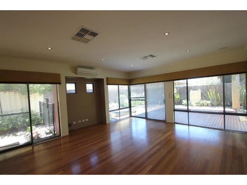 32 Gillon Street, Karawara WA 6152