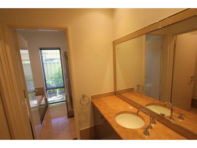 32 Gillon Street, Karawara WA 6152