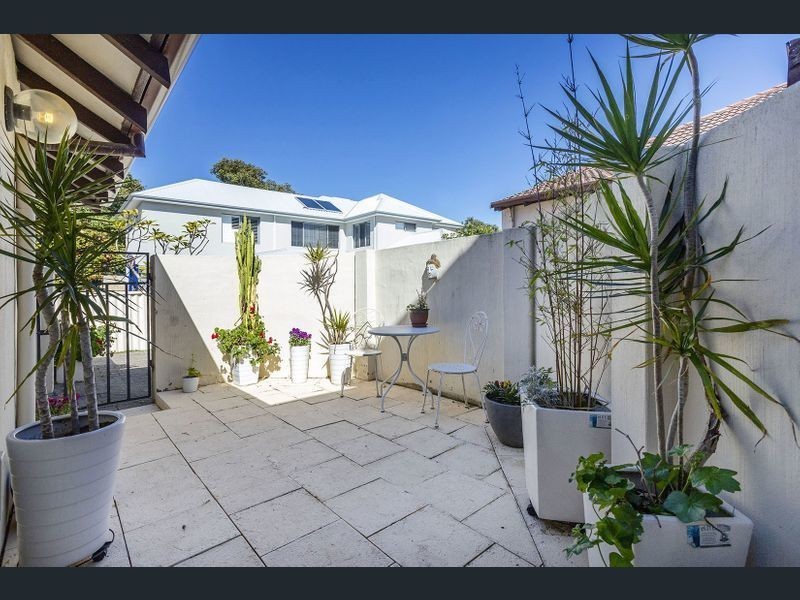3/208 Coode Street, Como WA 6152