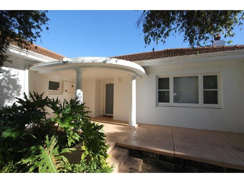 18 Boronia Crescent, City Beach WA 6015