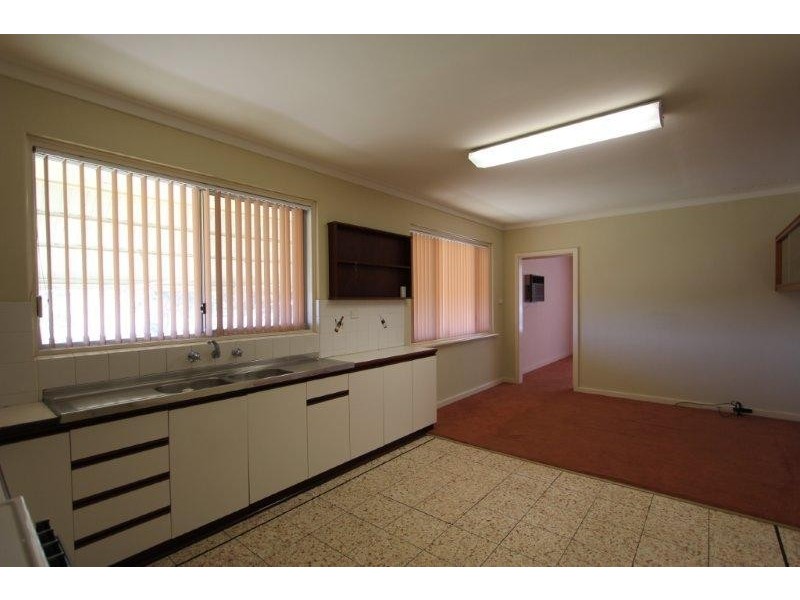 1 Dixon Street, Beaconsfield WA 6162