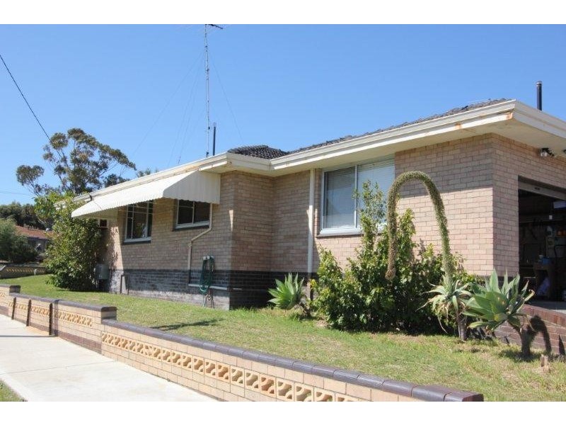 1 Dixon Street, Beaconsfield WA 6162