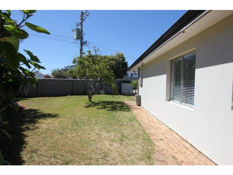 17 Clubb Street, Karrinyup WA 6018