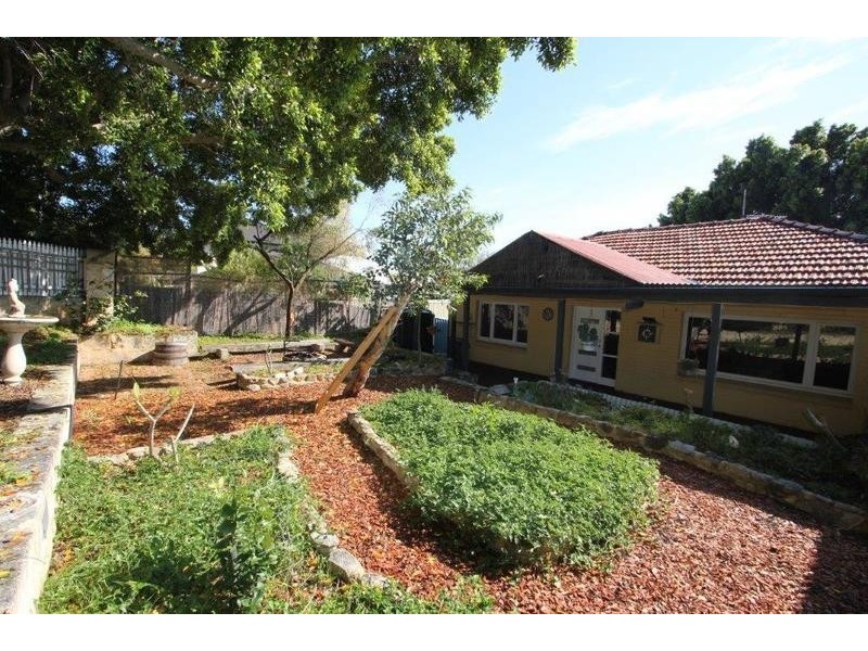 4 Jarrah Road, East Victoria Park WA 6101