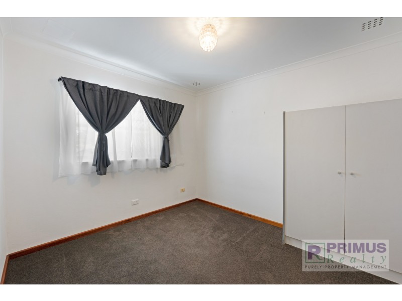 18 Mirreen Court, Karawara WA 6152