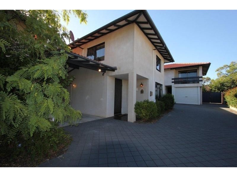 2/4 Lawrence Street, Como WA 6152