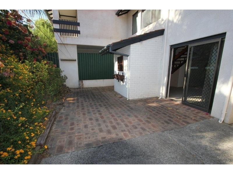 2/4 Lawrence Street, Como WA 6152