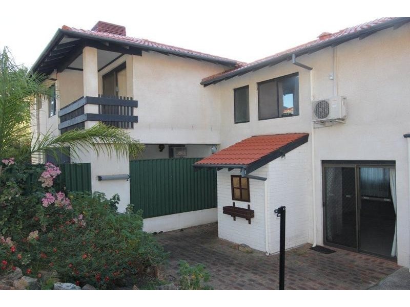 2/4 Lawrence Street, Como WA 6152