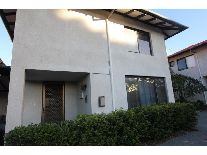 2/4 Lawrence Street, Como WA 6152