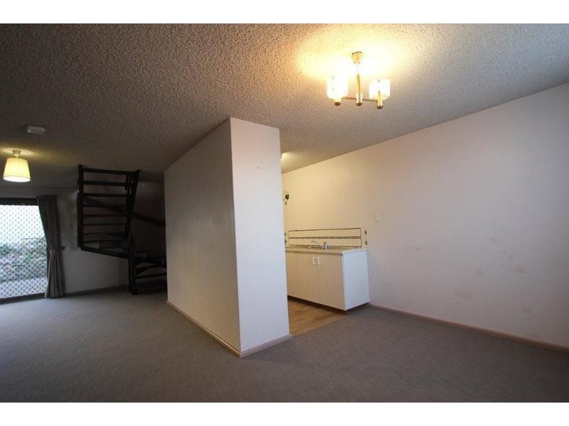 2/4 Lawrence Street, Como WA 6152