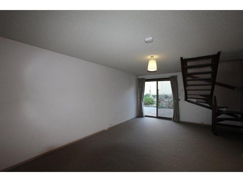 2/4 Lawrence Street, Como WA 6152