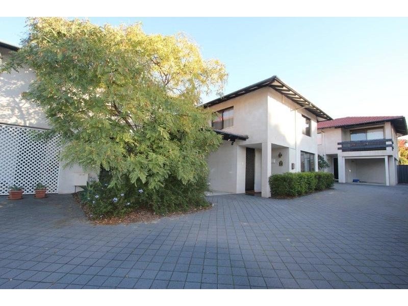 2/4 Lawrence Street, Como WA 6152